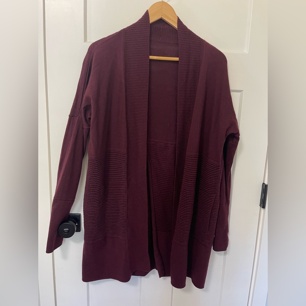 Lululemon Sit In Lotus Wrap II in Garnet size 4